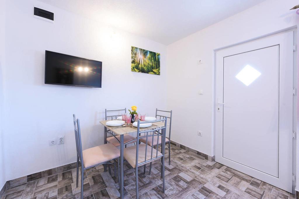 Apartments Sea Star Ivana Marina Exterior photo